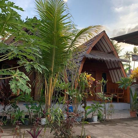 Mirna Homestay กิลิไอร์ ภายนอก รูปภาพ