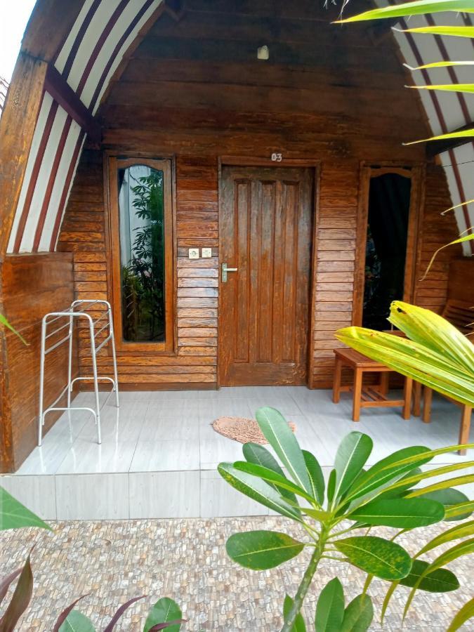 Mirna Homestay กิลิไอร์ ภายนอก รูปภาพ