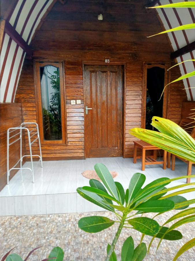 Mirna Homestay กิลิไอร์ ภายนอก รูปภาพ
