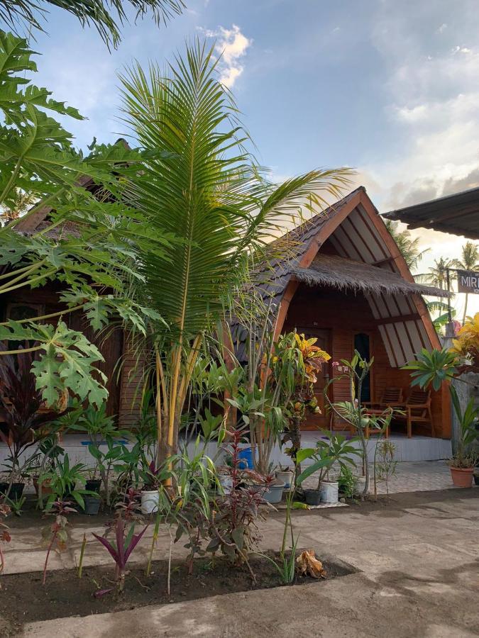 Mirna Homestay กิลิไอร์ ภายนอก รูปภาพ