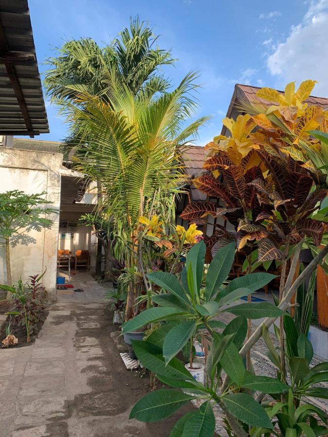 Mirna Homestay กิลิไอร์ ภายนอก รูปภาพ