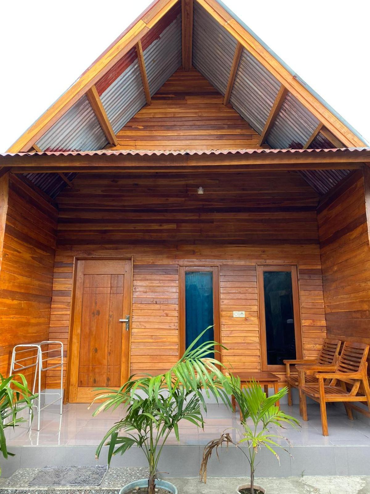 Mirna Homestay กิลิไอร์ ภายนอก รูปภาพ