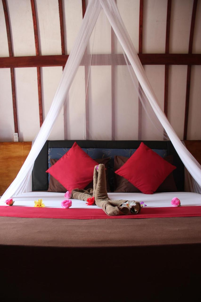 Mirna Homestay กิลิไอร์ ภายนอก รูปภาพ