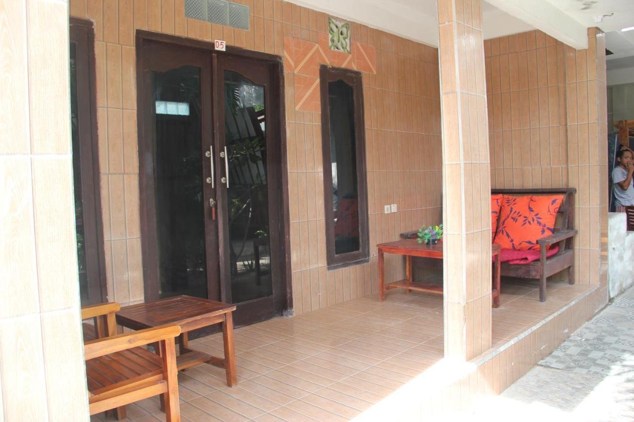 Mirna Homestay กิลิไอร์ ภายนอก รูปภาพ