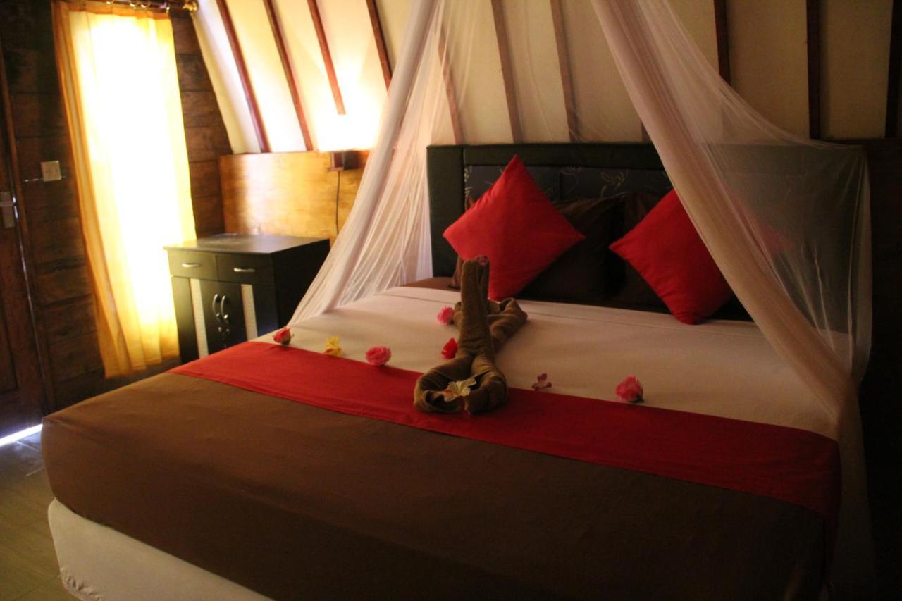 Mirna Homestay กิลิไอร์ ภายนอก รูปภาพ