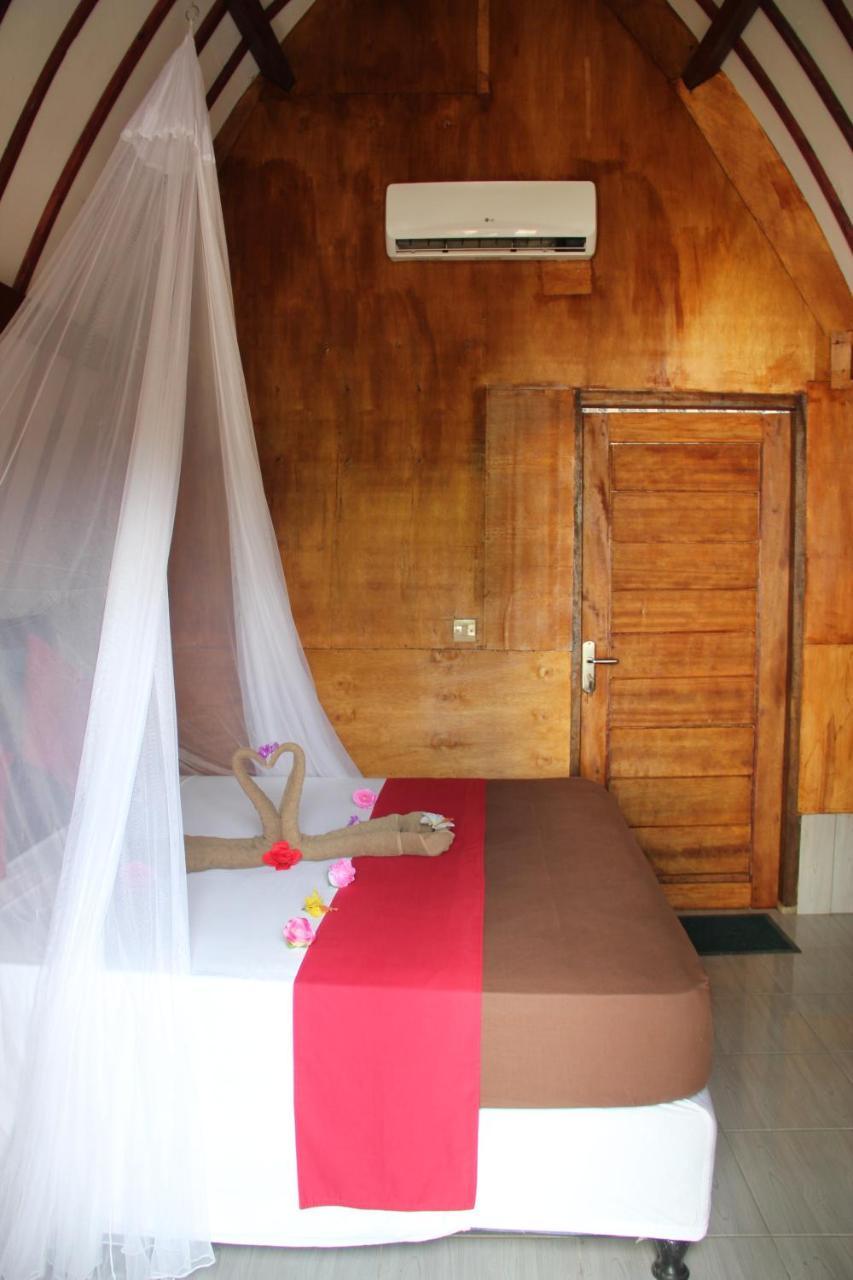 Mirna Homestay กิลิไอร์ ภายนอก รูปภาพ