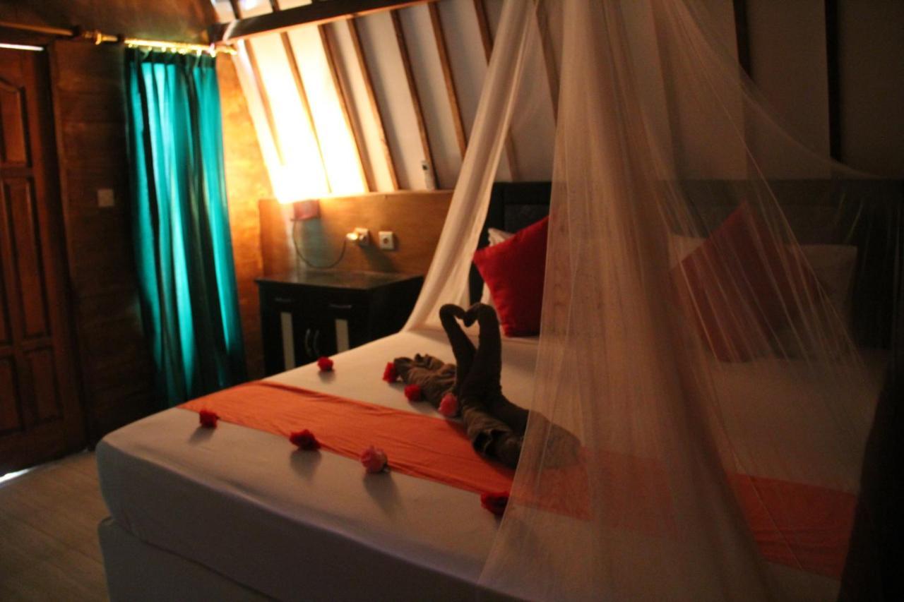 Mirna Homestay กิลิไอร์ ภายนอก รูปภาพ