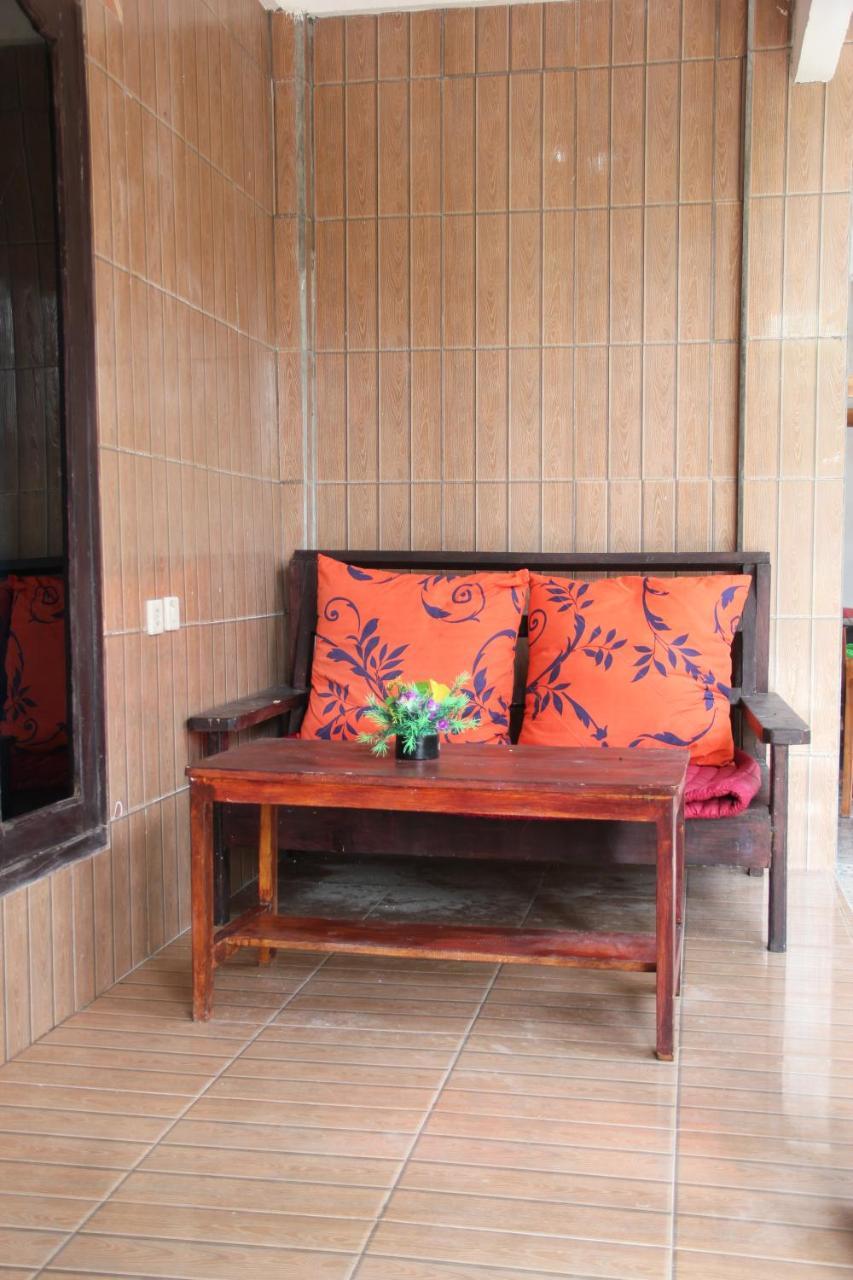 Mirna Homestay กิลิไอร์ ภายนอก รูปภาพ