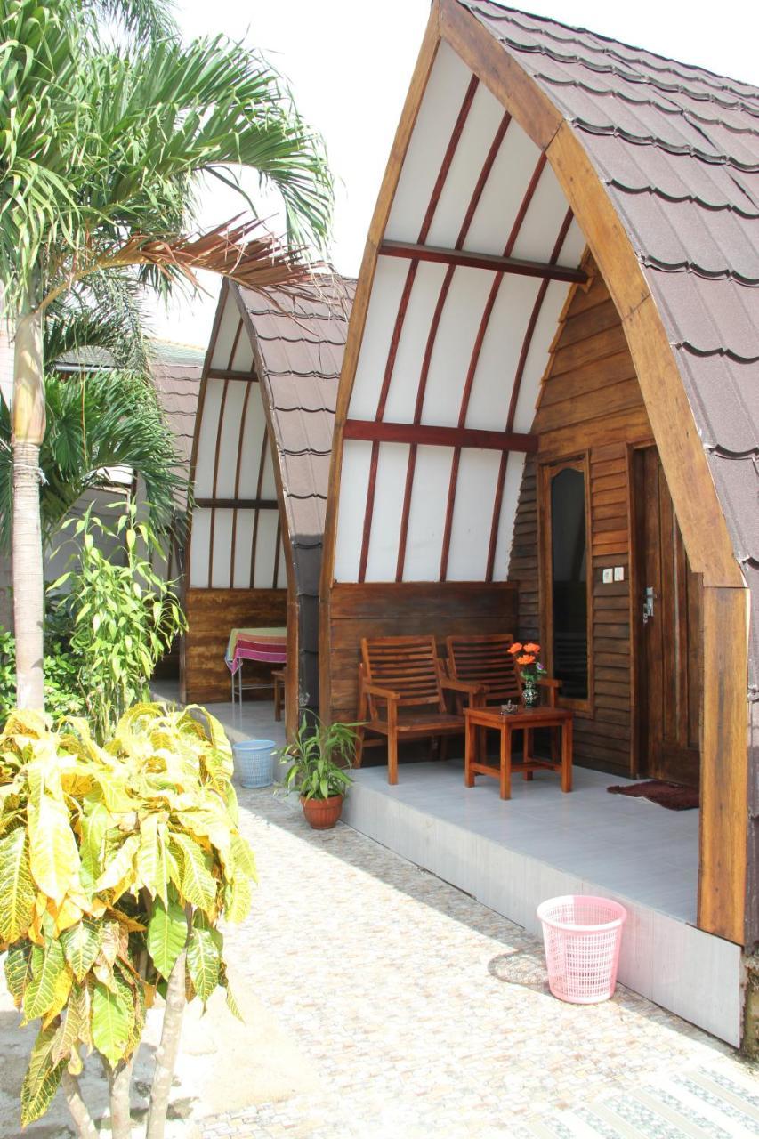 Mirna Homestay กิลิไอร์ ภายนอก รูปภาพ