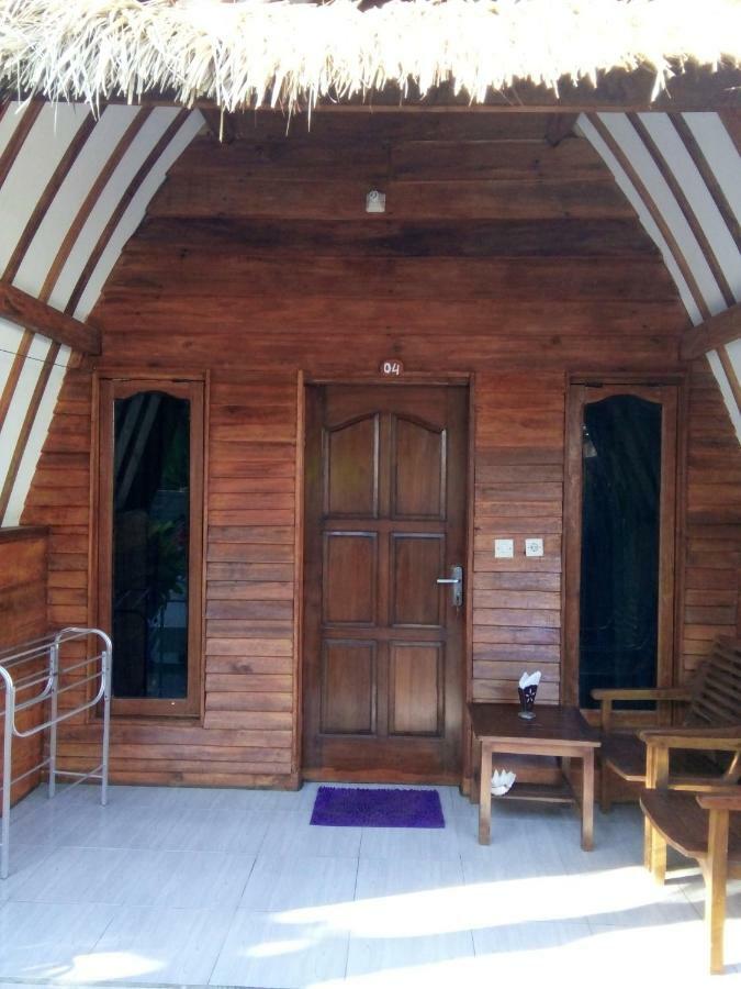 Mirna Homestay กิลิไอร์ ภายนอก รูปภาพ