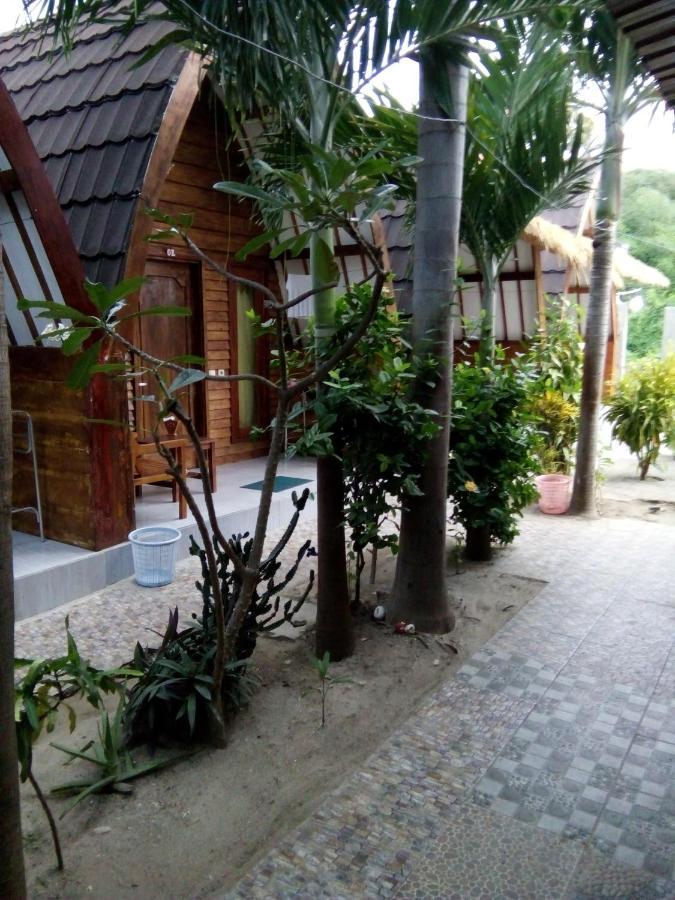 Mirna Homestay กิลิไอร์ ภายนอก รูปภาพ